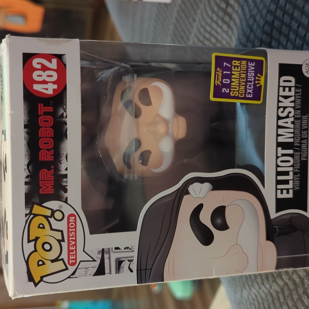 MR. ROBOT Elliot Masked pop figure 2017 summer convention exclusive